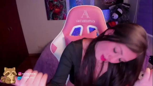 Image 2 of madeleine_shinobi Stream on Chaturbate on 8 days ago