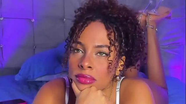 Image 6 of madeleinxxx_ Stream on Chaturbate on 18 days ago