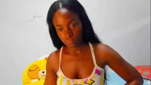 Image 3 of madelin_ferrer Stream on Chaturbate on 15 months ago