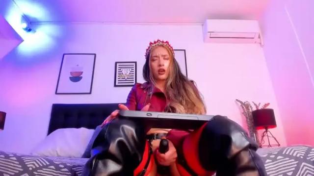 Image 8 of madihobson_ Stream on Chaturbate on 15 months ago