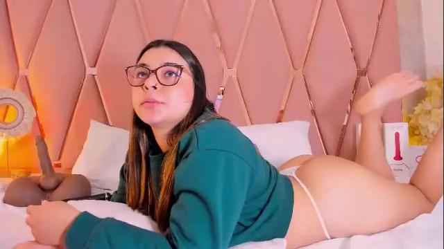 Image 3 of mady_james Stream on Chaturbate on 2 months ago