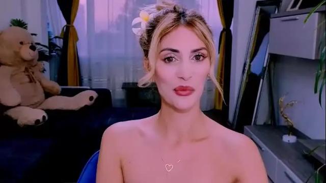 Image 12 of madyeroberts Stream on Chaturbate on 1 month ago