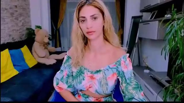 Image 3 of madyeroberts Stream on Chaturbate on 26 days ago