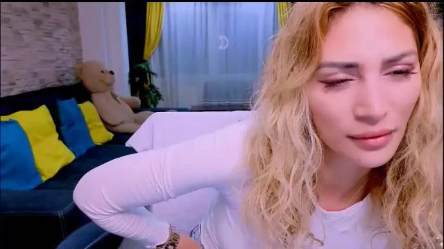 Image 2 of madyeroberts Stream on Chaturbate on 1 month ago