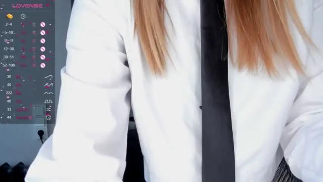 Image 12 of maecurson Stream on Chaturbate on 14 months ago
