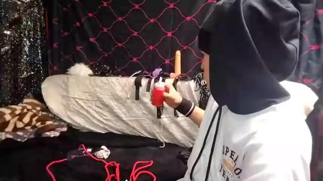 Image 7 of maeve_12 Stream on Chaturbate on 13 months ago