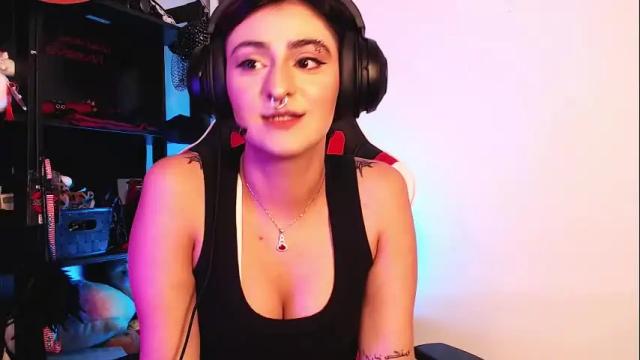 Image 2 of maevemads Stream on Chaturbate on 20 days ago
