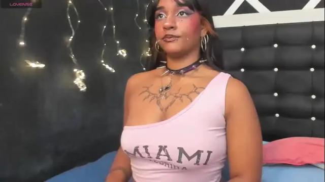 Image 11 of magic_axa_graham Stream on Chaturbate on 3 days ago