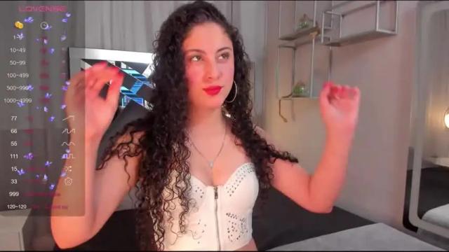 Image 2 of magic_cassandra Stream on Chaturbate on 14 months ago