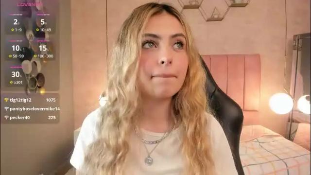 Image 2 of magic_fernanda Stream on Chaturbate on 2 months ago