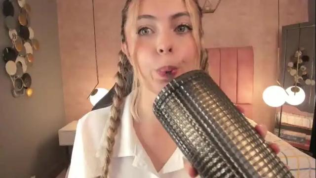 Image 2 of magic_fernanda Stream on Chaturbate on 2 months ago