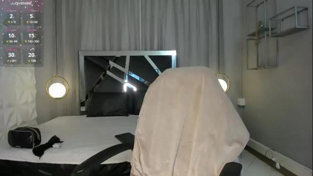 Image 2 of magic_scarlet Stream on Chaturbate on 1 month ago