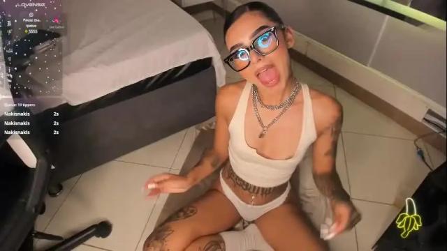 Image 12 of magic_scarlet Stream on Chaturbate on 1 month ago