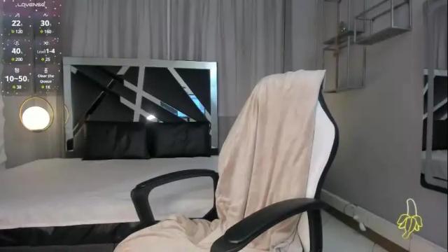 Image 3 of magic_scarlet Stream on Chaturbate on 1 month ago