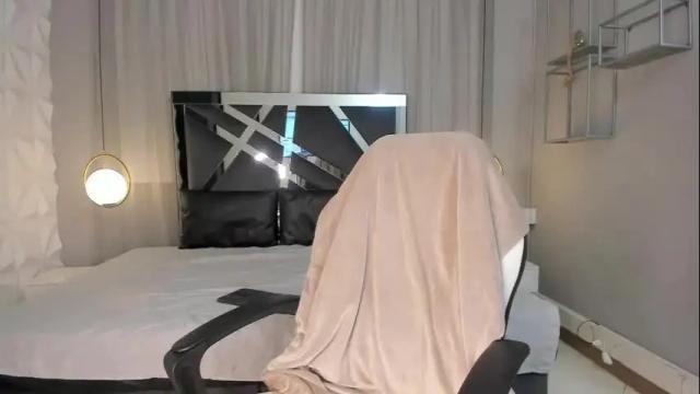 Image 3 of magic_scarlet Stream on Chaturbate on 1 month ago