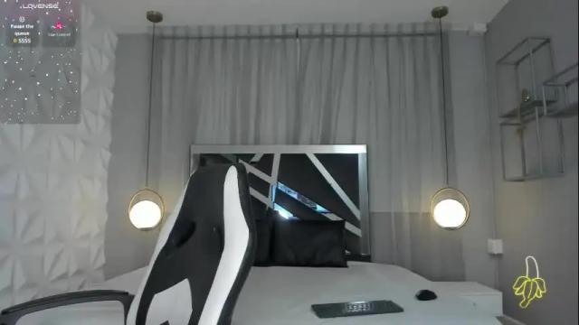 Image 10 of magic_scarlet Stream on Chaturbate on 1 month ago
