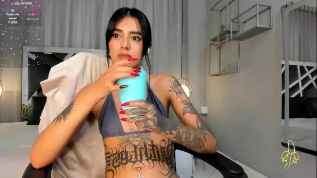 Image 4 of magic_scarlet Stream on Chaturbate on 1 month ago
