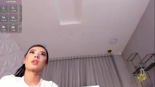 Image 6 of magic_scarlet Stream on Chaturbate on 23 days ago