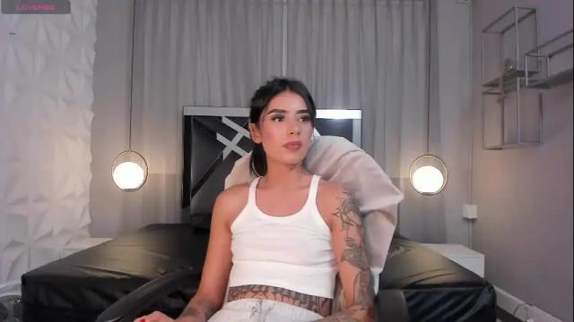 Image 3 of magic_scarlet Stream on Chaturbate on 17 days ago