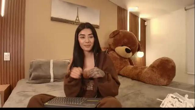 Image 2 of magic_scarlet Stream on Chaturbate on 16 days ago