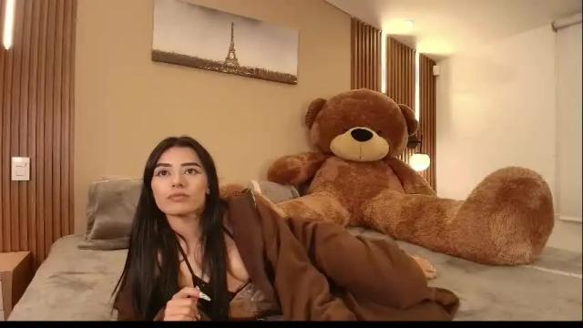Image 3 of magic_scarlet Stream on Chaturbate on 16 days ago