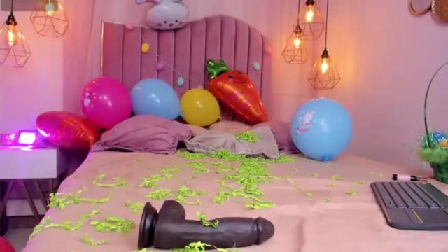 Image 4 of magic_tiffany_coonor Stream on Chaturbate on 14 months ago