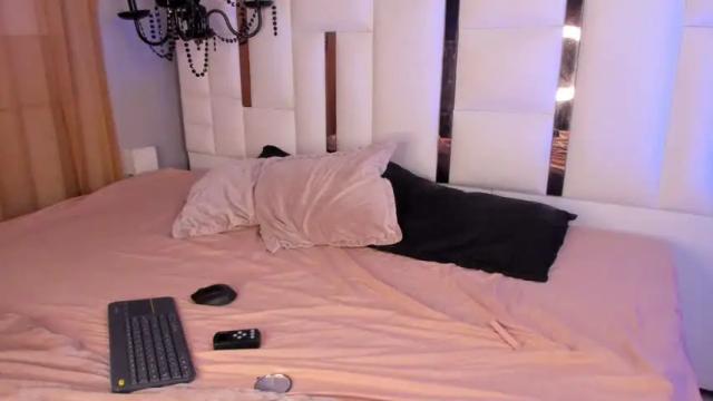 Image 10 of magic_varenka Stream on Chaturbate on 14 months ago