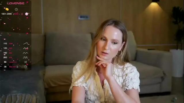 Image 2 of magicpeaach Stream on Chaturbate on 7 months ago