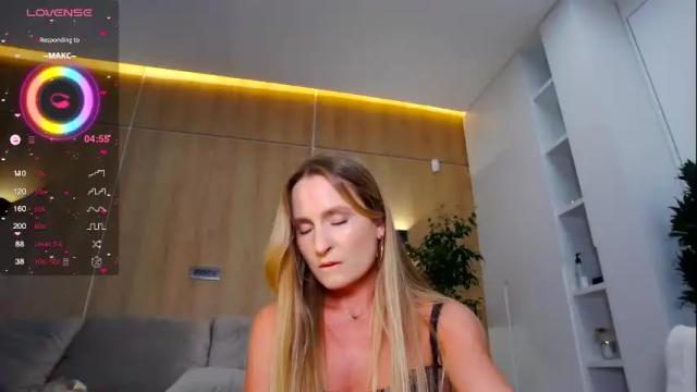 Image 12 of magicpeaach Stream on Chaturbate on 6 months ago