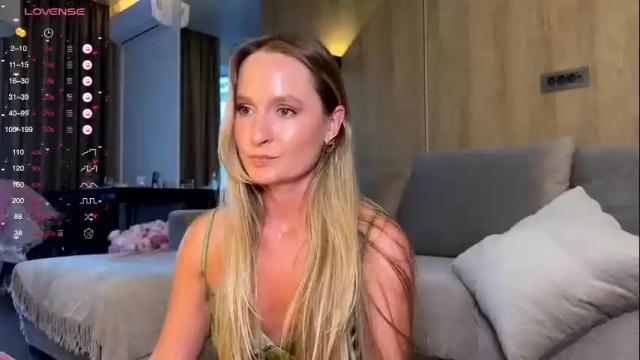 Image 12 of magicpeaach Stream on Chaturbate on 6 months ago