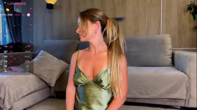 Image 2 of magicpeaach Stream on Chaturbate on 6 months ago