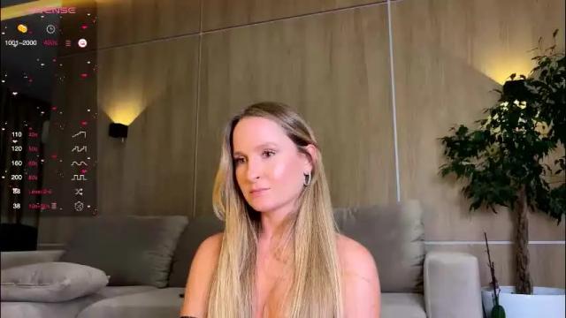 Image 4 of magicpeaach Stream on Chaturbate on 5 months ago