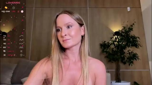 Image 3 of magicpeaach Stream on Chaturbate on 5 months ago