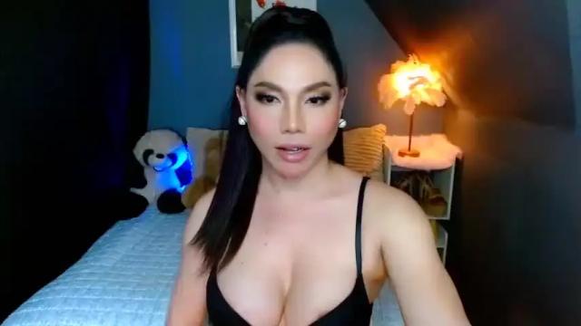 Image 2 of magneticbeauty Stream on Chaturbate on 17 months ago