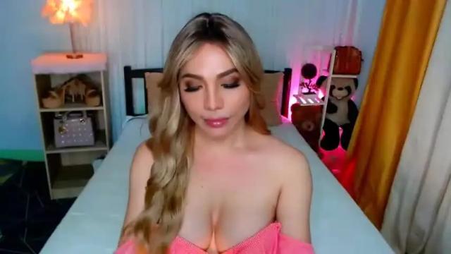 Image 3 of magneticbeauty Stream on Chaturbate on 14 months ago