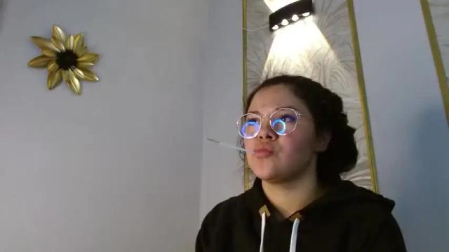 Image 2 of mahia_golden Stream on Chaturbate on 18 months ago