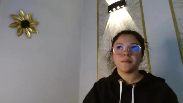 Image 3 of mahia_golden Stream on Chaturbate on 18 months ago