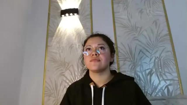 Image 4 of mahia_golden Stream on Chaturbate on 18 months ago