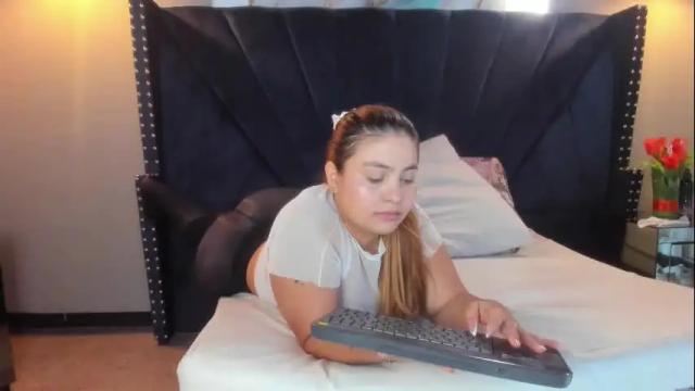 Image 4 of mahiasmith13 Stream on Chaturbate on 1 month ago
