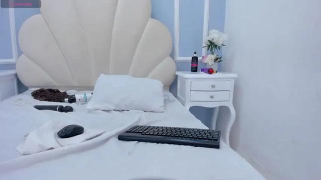 Image 3 of mahyacollins Stream on Chaturbate on 13 months ago