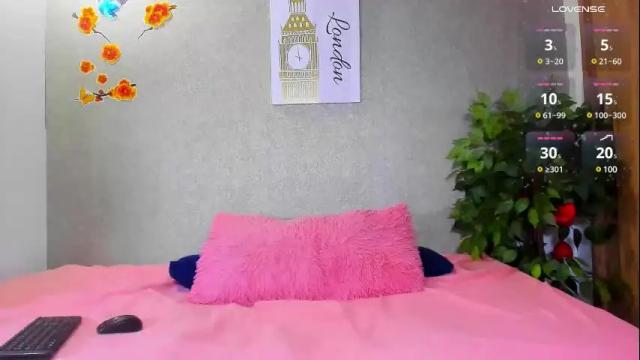 Image 11 of maia_goldenn Stream on Chaturbate on 1 month ago