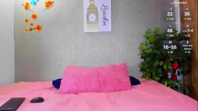 Image 12 of maia_goldenn Stream on Chaturbate on 1 month ago