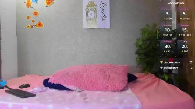 Image 11 of maia_goldenn Stream on Chaturbate on 1 month ago