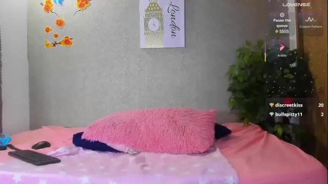 Image 12 of maia_goldenn Stream on Chaturbate on 1 month ago
