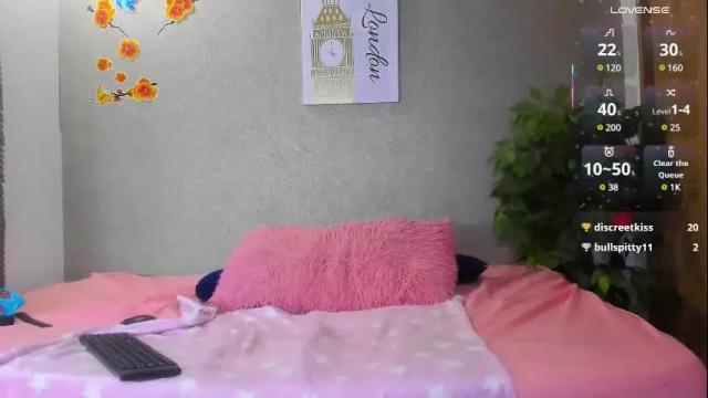 Image 3 of maia_goldenn Stream on Chaturbate on 1 month ago