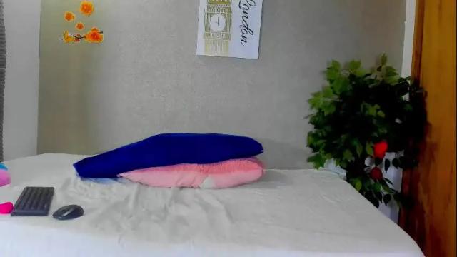 Image 12 of maia_goldenn Stream on Chaturbate on 1 month ago