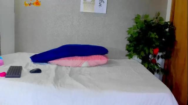 Image 2 of maia_goldenn Stream on Chaturbate on 1 month ago