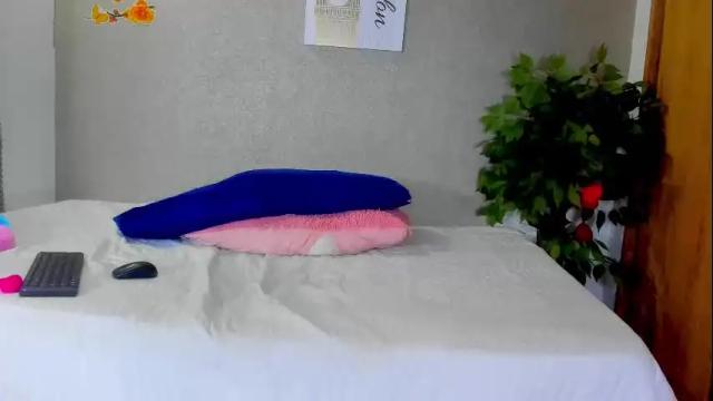 Image 3 of maia_goldenn Stream on Chaturbate on 1 month ago