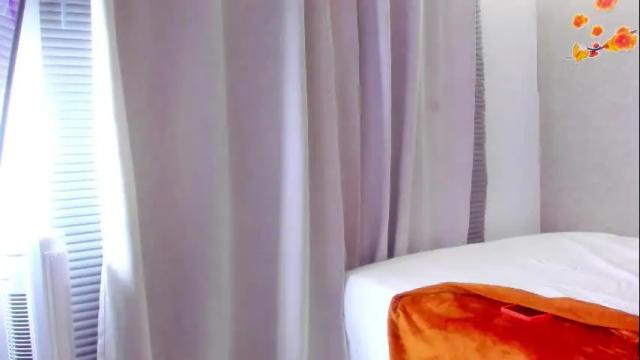 Image 2 of maia_goldenn Stream on Chaturbate on 1 month ago