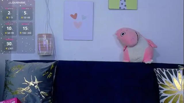 Image 2 of maia_goldenn Stream on Chaturbate on 1 month ago